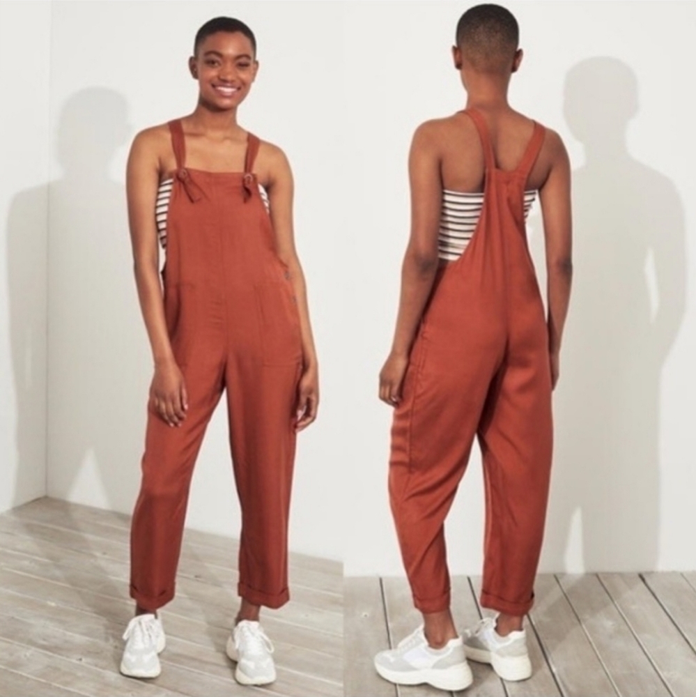 Hollister size small burnt orange/red size S, jumper overalls soft